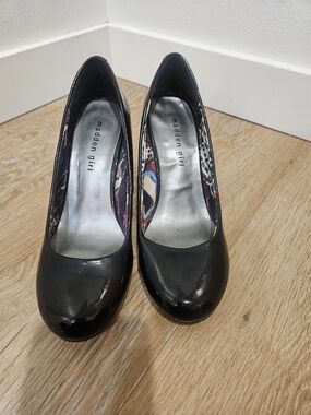 Madden Girl Black Patent Round-Toe Wedge Pumps
